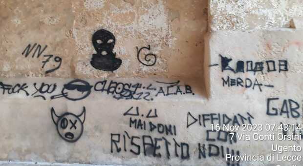 Salento, imbrattato il muro della chiesa: caccia ai vandali