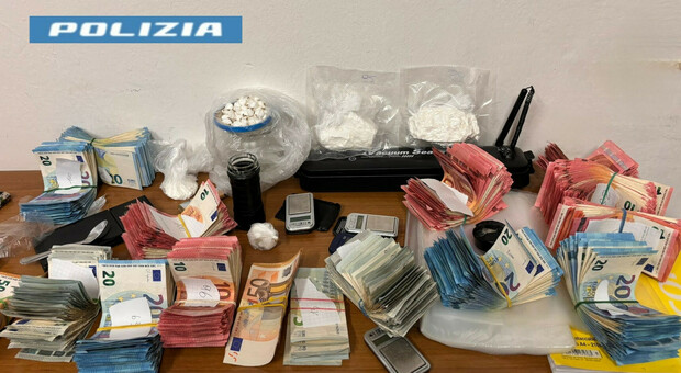 Napoli, sorpreso in casa con la droga: arrestato 58enne a San Giovanni