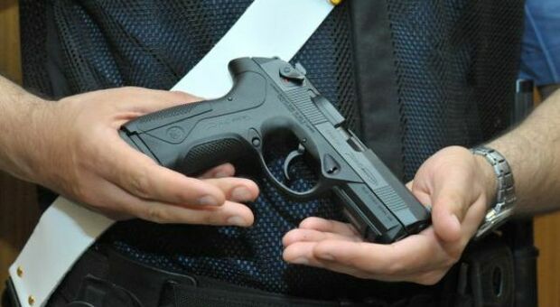 Rubata una pistola in casa di un carabiniere: furto premeditato. Si indaga