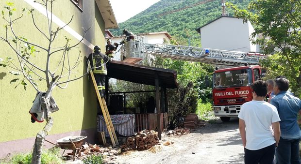 Villa Sant'Angelo, incendio in casa muore il padre del sindaco