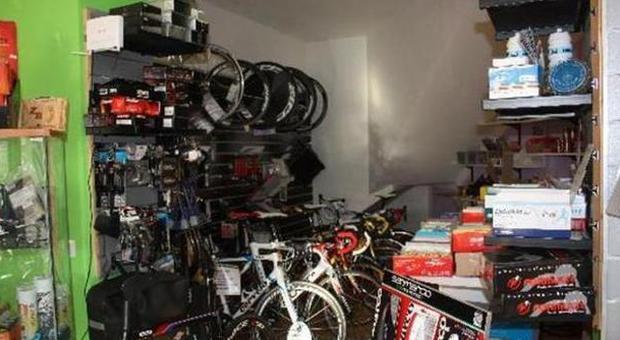 Maxifurto di biciclette nel negozio Zeppa Bike