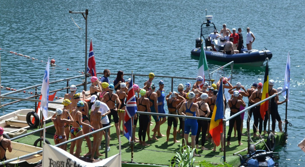 Lago di Nemi, torna il campionato di nuoto di mezzo fondo: oltre 300 atleti al via