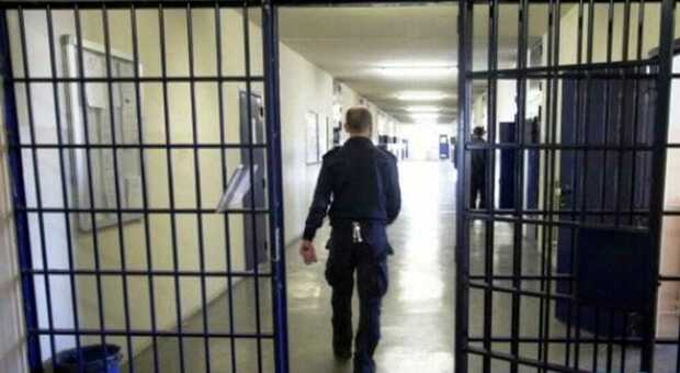 Giovane africano si impicca in cella a Torino, aveva rubato un paio di cuffie: 72° suicidio nelle carceri da inizio anno