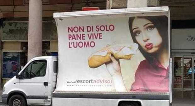 A Roma scoppia il caso dei poster blasfemi o politicamente scorretti, cattolici indignati