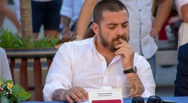 Simone PaesaniGiulianova, consigliere comunale denigra la Resistenza: costretto a dimettersi