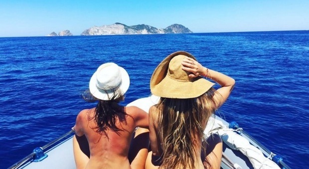 Nicoletta Romanoff e Camila Raznovich su Instagram