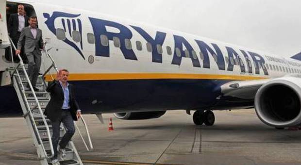 Ciampino, odissea per 500 passeggeri Ryanair: 3 voli cancellati, notte in aeroporto
