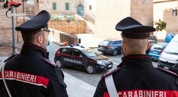 Auto venduta ma con tanti fermi amministrativi: due persone denunciate per truffa dai carabinieri