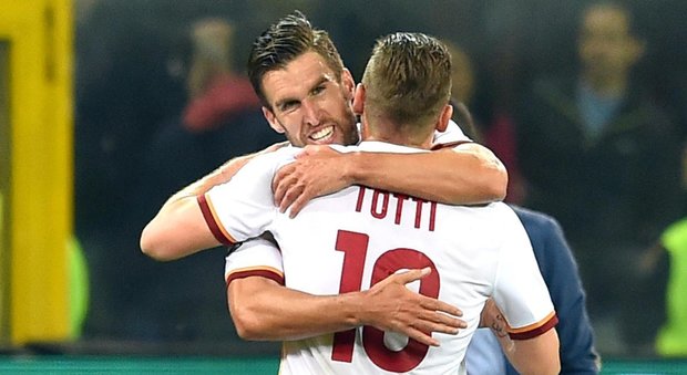 Kevin Strrotman e Francesco Totti in Genoa-Roma
