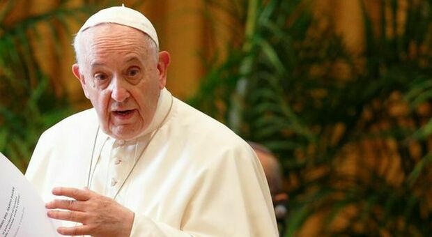 Papa Francesco, all'udienza niente green pass. Dolore per il dossier choc sulla pedofilia in Francia: «Vergogna»