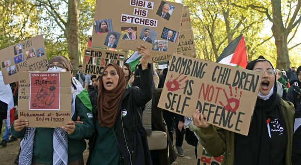 Marcia pro-palestina a Londra, gli organizzatori: «Più di 800 mila manifestanti»