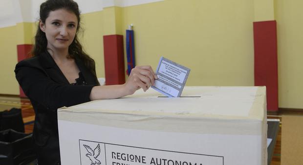 Regionali, seggi chiusi i seggi. Subito scintille Serracchiani-Salvini