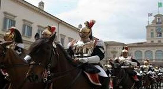 Roma, la Caserma dei Corazzieri apre le porte ai turisti: viaggio nella storia dei Carabinieri che difendono il presidente della repubblica