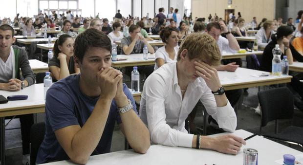 L'allarme dei prof universitari: "Gli studenti scrivono male in italiano, errori da terza elementare"