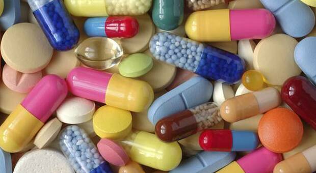 Farmaci, nel 2020 6 su 10 hanno avuto almeno una prescrizione: il rapporto Aifa