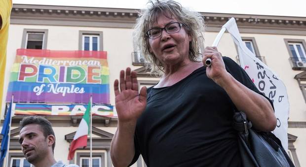 Napoli, daspo per due trans a piazza Garibaldi. L'Atn insorge: «La legge Minniti è fascista»