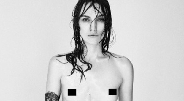 Keira Knightley in topless per rivendicare ​l'orgoglio di avere un seno piccolo