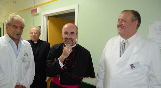 Messa col nuovo vescovo alla clinica Marchetti