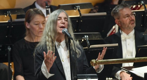 Patti Smith nuovo volto di Yves Saint Laurent a 72 anni