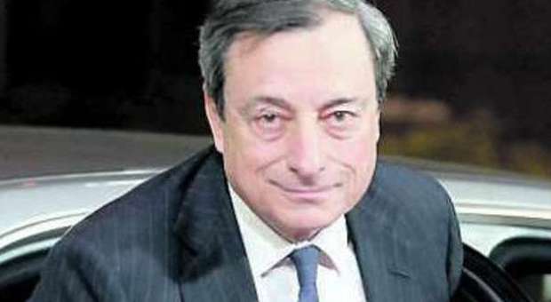 Draghi non vede la ripresa e accelera sull'acquisto di titoli: volano le Borse