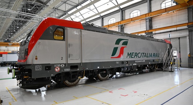 Polo Logistica FS: consegnata da Alstom la prima locomotiva Traxx Universal DC con sistema Ultimo Miglio per aree non elettrificate