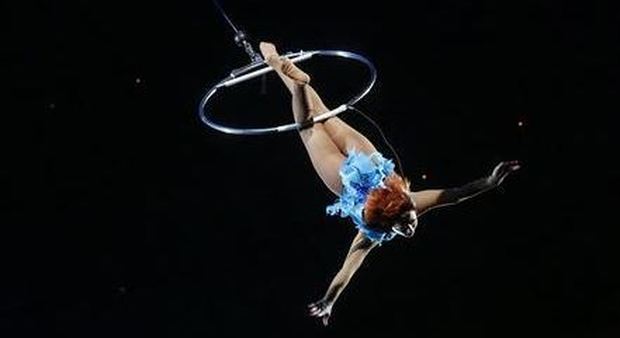 Saronno, grave giovane trapezista precipitata al circo durante la fase finale dello show