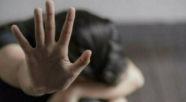 Due ragazzi assolti dall'accusa di stupro di gruppo: «Condizionati dai porno, non hanno capito che lei non voleva»