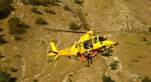 Montemonaco, due escursionisti soccorsi in elicottero sui Sibillini