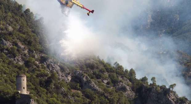 Incendio in Valserra, il dramma degli abitanti di Rocca San Zenone fuggiti dalle loro abitazioni