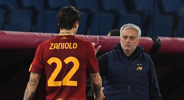Roma, Mourinho inerme sulla cessione di Zaniolo. Un anno fa diceva: «I giocatori forti restano». Ecco cosa è cambiato