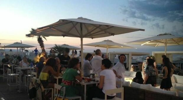 Senigallia, I bar in spiaggia chiusi alle 21,30: gli stabilimenti off limits di notte