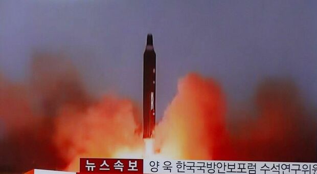Missile balistico Corea del Nord nel Mar del Giappone: «Lancio per alzare la tensione in vista delle elezioni a Seul»