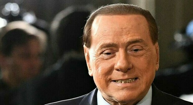 Silvio Berlusconi e la malattia insidiosa: ma il Cavaliere non si ferma e lavora (da casa)