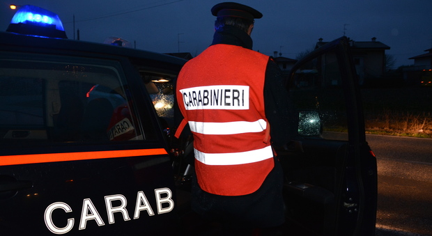 Girava col Mercedes rubato e con documenti falsi: romeno nei guai