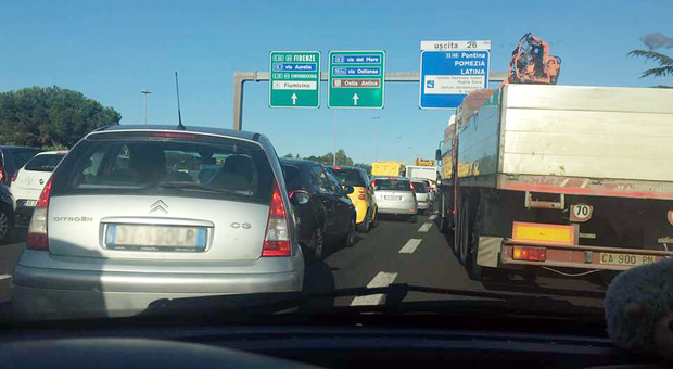 Roma, incidente tra camion e pick-up verso il Gra: traffico in tilt alla diramazione Roma-Nord