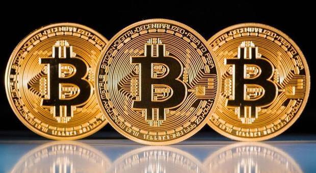 Bitcoin da record, supera soglia 5mila dollari. E Mediolanum punta sulla blockchain