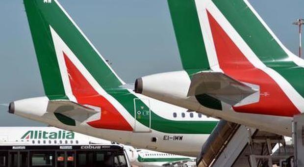 Alitalia, biglietti venduti per voli cancellati: scoppia il caso ticket