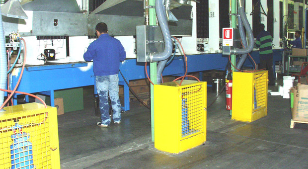 La produzione in linea dei frigoriferi all'Electrolux di Susegana