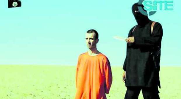 L'Isis decapita il terzo ostaggio: è uno scozzese. ​Obama e Cameron: "Siete dei mostri"