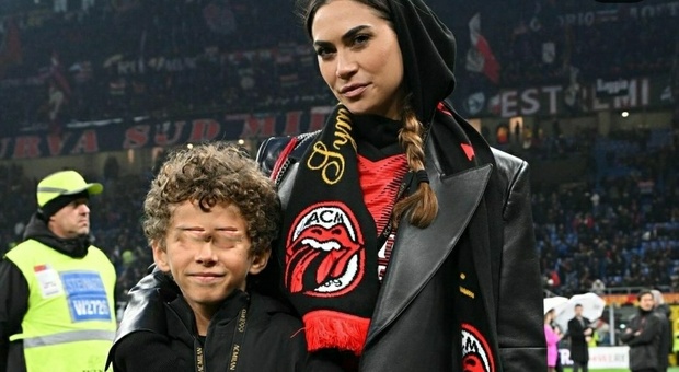 Melissa Satta, insulti choc sotto il post da tifosa del Milan al derby con il figlio al derby