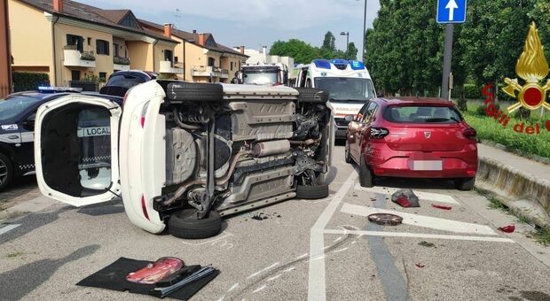 Arzegrande, schianto tra due auto