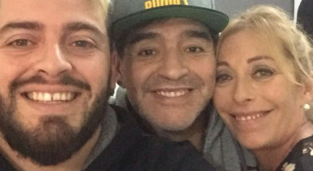 Maradona, l'ex compagna Cristiana Sinagra a Pomeriggio 5: «L'operazione? Si era ripreso ma...». Barbara D'Urso commossa