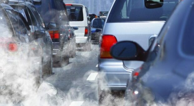 Padova. Smog, è allerta rossa: da oggi ferme in garage 300mila auto, a rischio anche San Silvestro