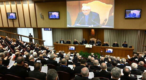 Chiesa in allarme, drastico calo degli italiani che destinano l'8 per mille alla Cei mentre volano le firme a favore dello Stato