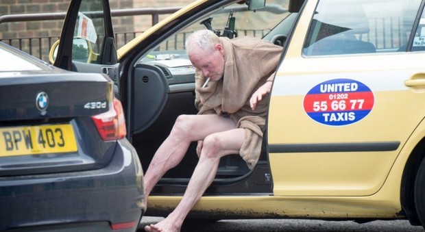 Paul Gascoigne ubriaco in taxi (thesun.co.uk)