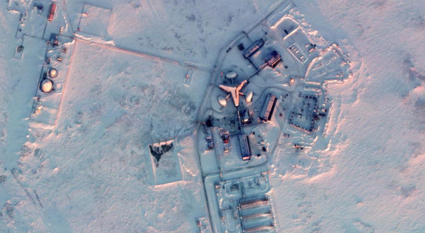 Dalla Russia sfida militare nell'Artico, immagini satellitari rivelano: in costruzione una base per testare missili nucleari
