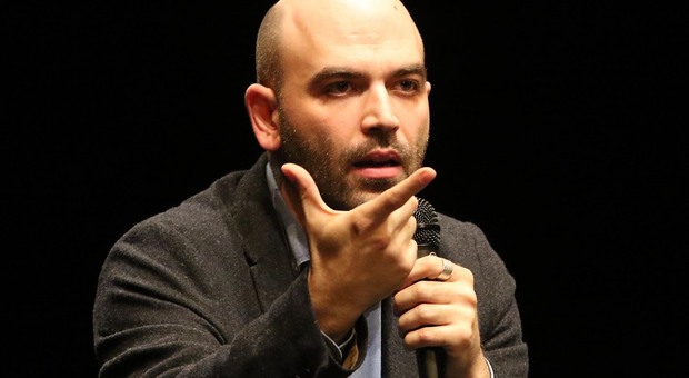 Roberto Saviano contro l'ordinanza sulla movida a Napoli: «La politica non dovrebbe mai parlare di rieducazione»