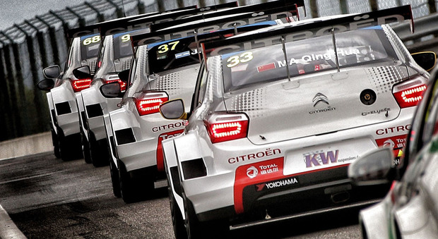 Citroën ha ridimensionato la propria presenza escludendo dal WTCC 2016 sia il cinese Ma Quing Hua sia l'asso pigliatutto del WRC Sébastien Loeb, cioè i piloti che hanno ottenuto la quarta e la terza piazza nel 2015 alle spalle di López e Muller