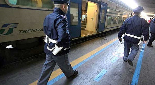 Ancona, molesta ragazza minorenne sul treno: individuato e denunciato