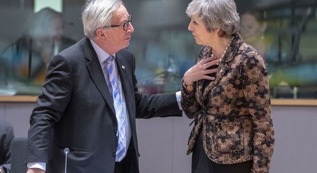 Brexit, fantasma "No deal" alla vigilia del voto. May avverte: "Senza accordo, uscita da Ue a rischio"